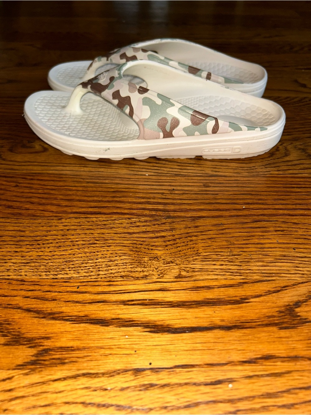 Spenco Fusion 2 Camo Flip Flops Comfort Women’s 9 Men’s 8 Beige Thong Sandal - Picture 4 of 9